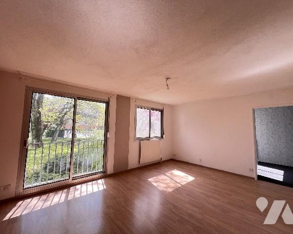 Bd Eugène Réguillon, dans une copropriété avec piscine, T3 de 64,08 m² au calme sur la jardin.