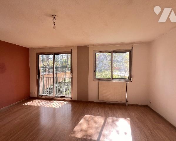 Bd Eugène Réguillon, dans une copropriété avec piscine, T3 de 64,08 m² au calme sur la jardin.