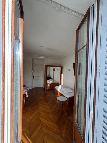 studio idéalement situé dans un immeuble de caractère.