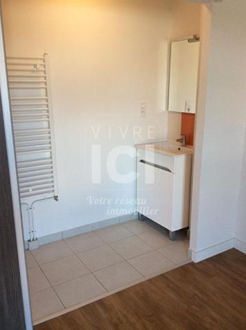 SAINTE-LUCE-SUR-LOIRE ? Appartement T1 bis aménagé en T2 avec terrasse et garage fermé