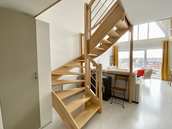 Port Guillaume - Loft 3 pièces exposé Sud-Ouest en parfait état général