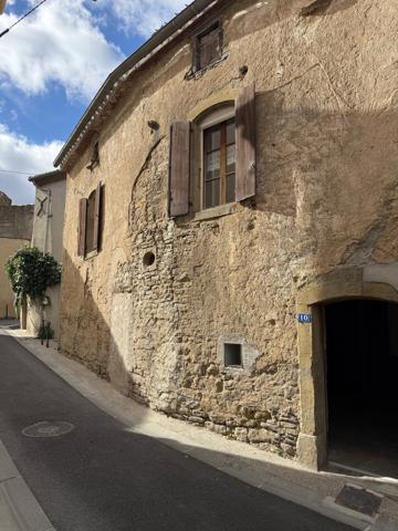 MAISON DE VILLAGE EN PIERRE À RÉNOVER