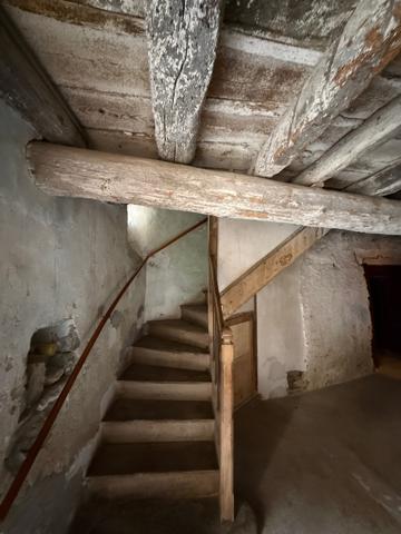 MAISON DE VILLAGE EN PIERRE À RÉNOVER
