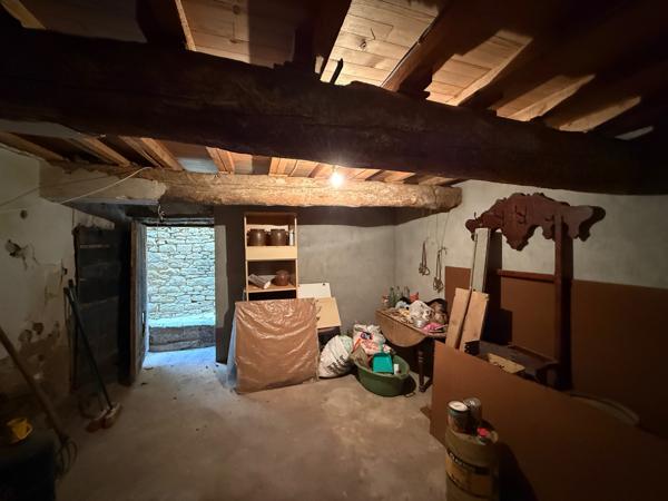 MAISON DE VILLAGE EN PIERRE À RÉNOVER