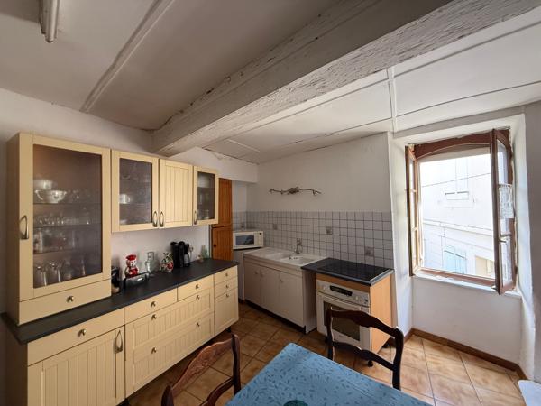 MAISON DE VILLAGE EN PIERRE À RÉNOVER