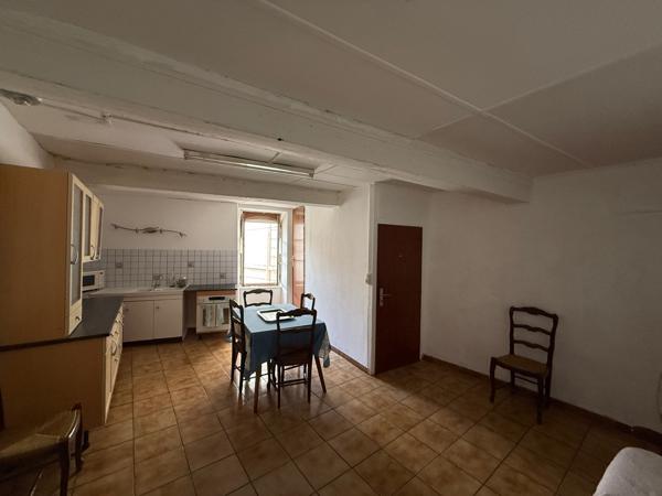MAISON DE VILLAGE EN PIERRE À RÉNOVER