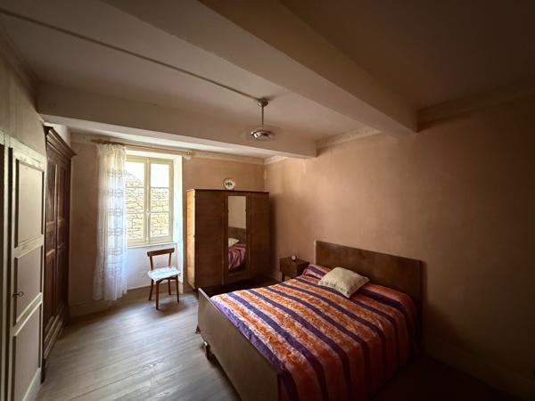 MAISON DE VILLAGE EN PIERRE À RÉNOVER