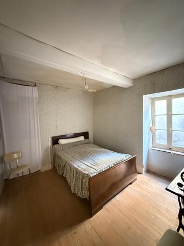 MAISON DE VILLAGE EN PIERRE À RÉNOVER
