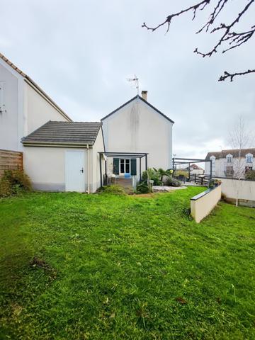 Leuville-sur-Orge (91310) Maison de 2013 sans travaux avec 3 chambres, beau terrain et garage indépendant