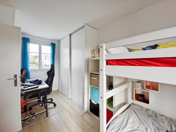 Leuville-sur-Orge (91310) Maison de 2013 sans travaux avec 3 chambres, beau terrain et garage indépendant