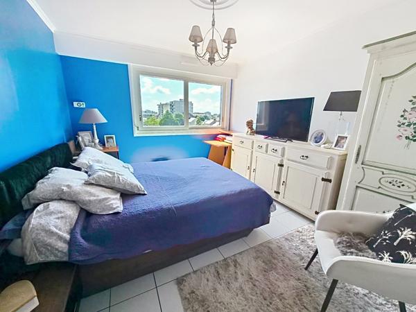 Appartement
         4 pièces
        - 110 m² 263 000 € *