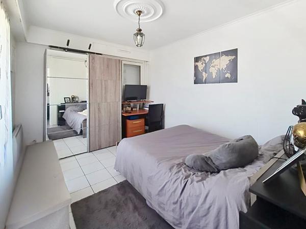 Appartement
         4 pièces
        - 110 m² 263 000 € *