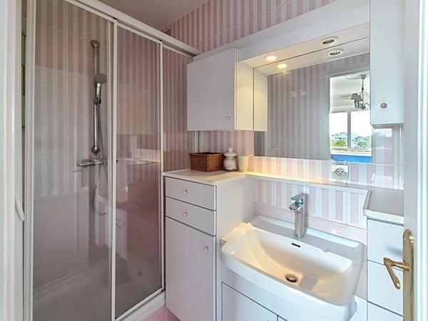 Appartement
         4 pièces
        - 110 m² 263 000 € *