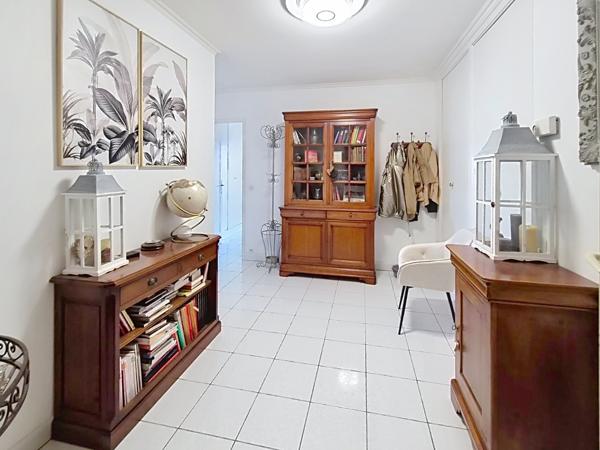 Appartement
         4 pièces
        - 110 m² 263 000 € *