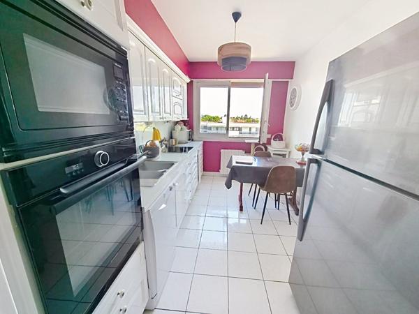 Appartement
         4 pièces
        - 110 m² 263 000 € *