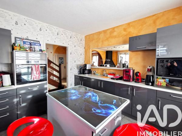 Maison à vendre 7 pièces 130 m² Saint-Santin-de-Maurs