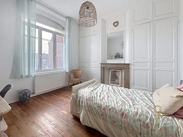 Maison mitoyenne 2 côtés Tourcoing Secteur Tourcoing-Neuville en Ferrain 210 m²