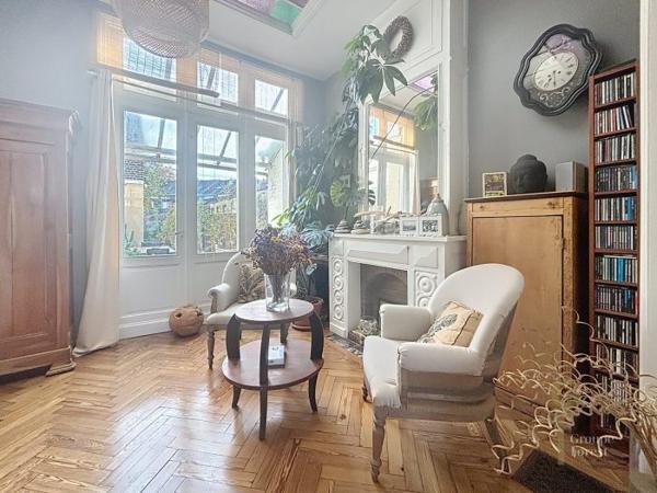 Maison mitoyenne 2 côtés Tourcoing Secteur Tourcoing-Neuville en Ferrain 210 m²