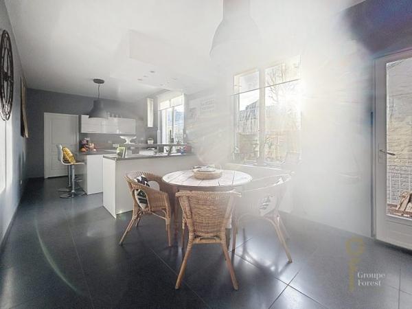 Maison mitoyenne 2 côtés Tourcoing Secteur Tourcoing-Neuville en Ferrain 210 m²