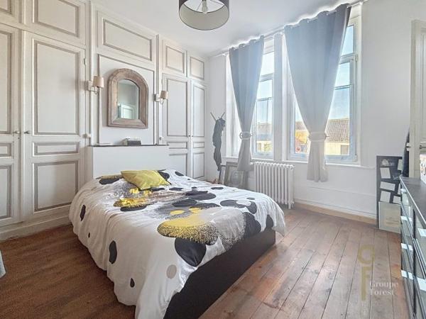 Maison mitoyenne 2 côtés Tourcoing Secteur Tourcoing-Neuville en Ferrain 210 m²