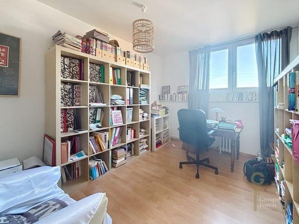 Maison mitoyenne 2 côtés Tourcoing Secteur Tourcoing-Neuville en Ferrain 210 m²