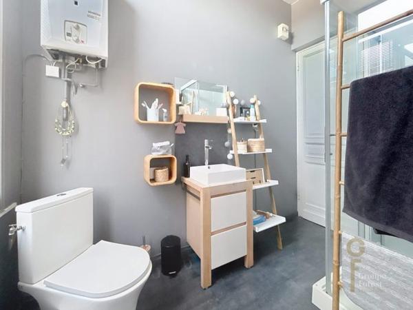 Maison mitoyenne 2 côtés Tourcoing Secteur Tourcoing-Neuville en Ferrain 210 m²