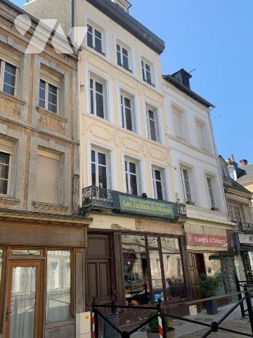 ORBEC CENTRE IMMEUBLE A USAGE DE COMMERCE ET HABITATION