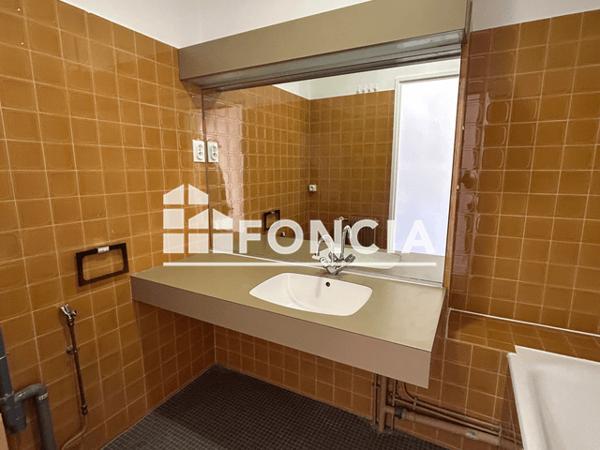 Location Studio 21.22 m² - ENTREE A Orleans 45000