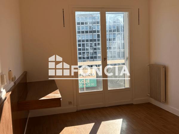 Location Studio 21.22 m² - ENTREE A Orleans 45000