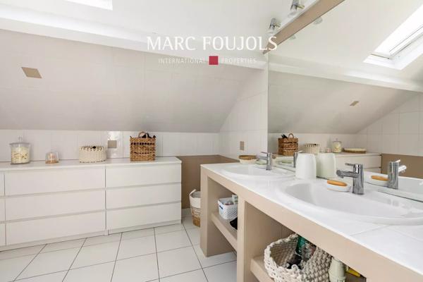 Maison d’Exception Entièrement Rénovée – 8 Chambres – Terrain de 2891 m²