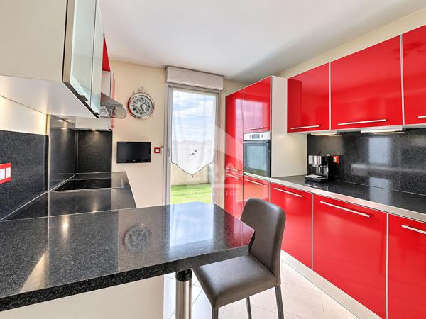 A vendre appartement type 3 de 79m2 avec terrasse de 20m2 et un box double à Marseille 13004