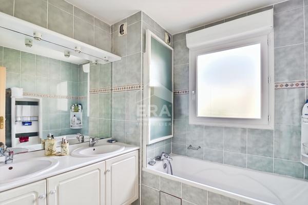 A vendre appartement type 3 de 79m2 avec terrasse de 20m2 et un box double à Marseille 13004