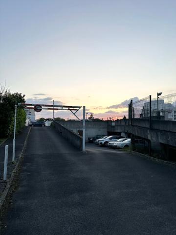 EMPLACEMENT DE STATIONNEMENT  SÉCURISÉ - GARE BRAS DE FER