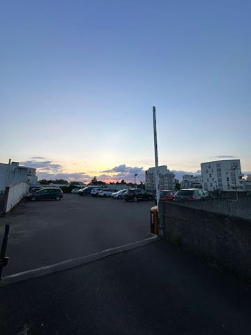 EMPLACEMENT DE STATIONNEMENT  SÉCURISÉ - GARE BRAS DE FER