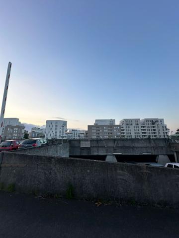 EMPLACEMENT DE STATIONNEMENT  SÉCURISÉ - GARE BRAS DE FER