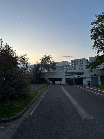 EMPLACEMENT DE STATIONNEMENT  SÉCURISÉ - GARE BRAS DE FER