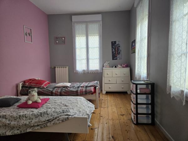 Maison
                                                                                                                                                                                                                                                                                                                        6 pièce(s)                                                                                                                                                                                                          4 chambre(s)                                                                                                                                                                                                          158  m²