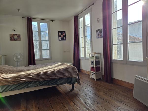 Maison
                                                                                                                                                                                                                                                                                                                        6 pièce(s)                                                                                                                                                                                                          4 chambre(s)                                                                                                                                                                                                          158  m²