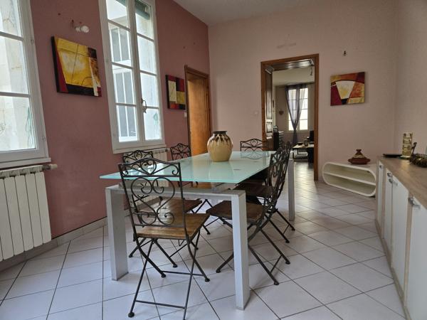 Maison
                                                                                                                                                                                                                                                                                                                        6 pièce(s)                                                                                                                                                                                                          4 chambre(s)                                                                                                                                                                                                          158  m²