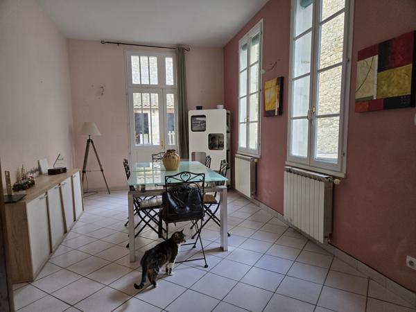 Maison
                                                                                                                                                                                                                                                                                                                        6 pièce(s)                                                                                                                                                                                                          4 chambre(s)                                                                                                                                                                                                          158  m²