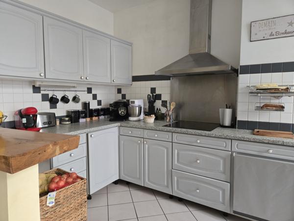 Maison
                                                                                                                                                                                                                                                                                                                        6 pièce(s)                                                                                                                                                                                                          4 chambre(s)                                                                                                                                                                                                          158  m²