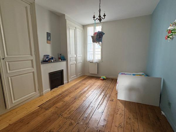 Maison
                                                                                                                                                                                                                                                                                                                        6 pièce(s)                                                                                                                                                                                                          4 chambre(s)                                                                                                                                                                                                          158  m²