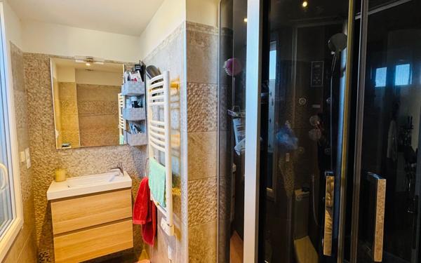 Immeuble à vendre    5 pièces • 150 m2 Balaruc-les-Bains