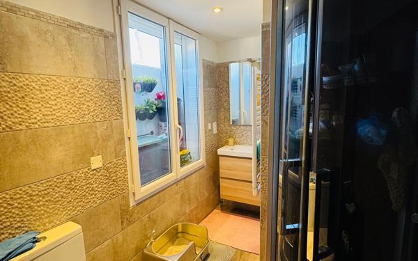 Immeuble à vendre    5 pièces • 150 m2 Balaruc-les-Bains