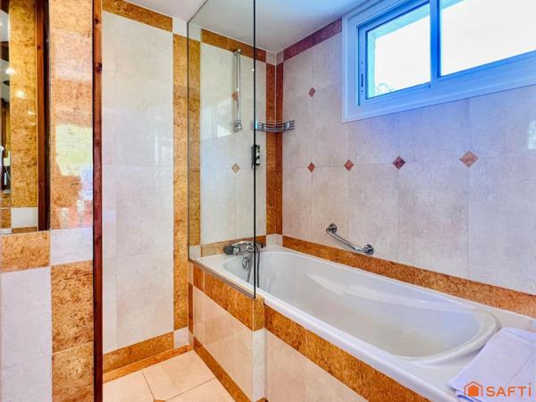 Hôtel de charme avec vue panoramique – Investissement d’exception au cœur des Pyrénées