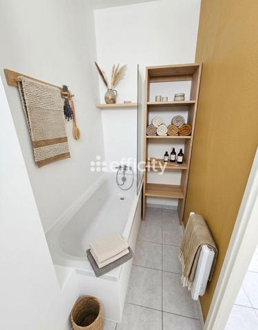 Appartement
         4 pièces
        - 73 m² 309 000 € *