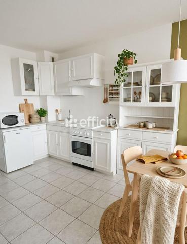 Appartement
         4 pièces
        - 73 m² 309 000 € *