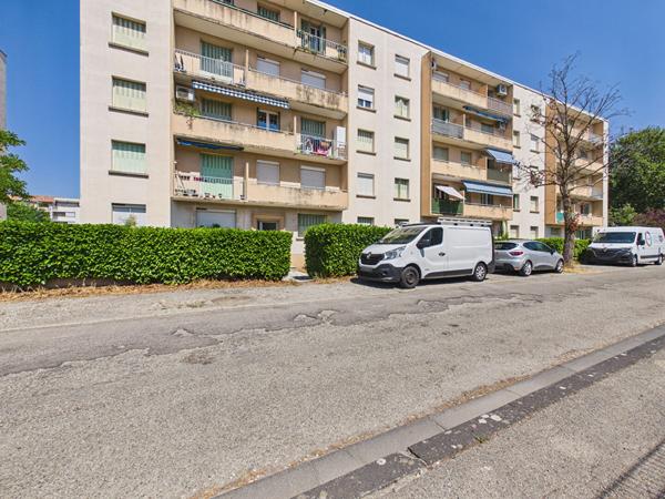 Appartement en rez-de-chaussée de 53 m2 avec cave Chateauvert