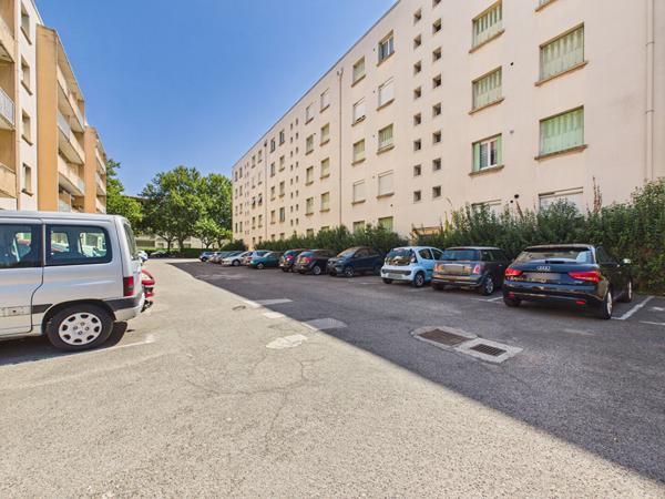 Appartement en rez-de-chaussée de 53 m2 avec cave Chateauvert