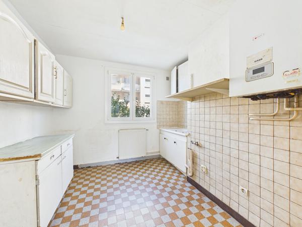 Appartement en rez-de-chaussée de 53 m2 avec cave Chateauvert